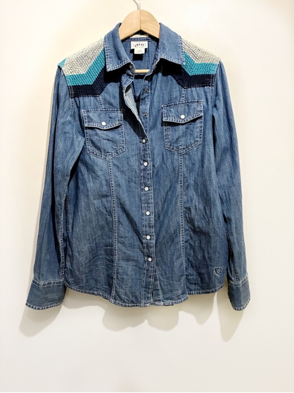 Ariat Denim Button Up Shirt Embroidered Teal Navy Chevron Yoke Size Large